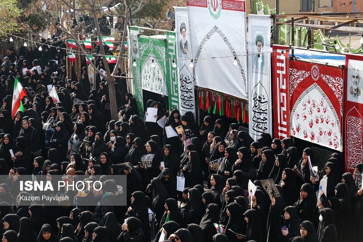 تشییع پیکر ۱۲ شهید تجاوز آمریکایی - صهیونی در کاشان