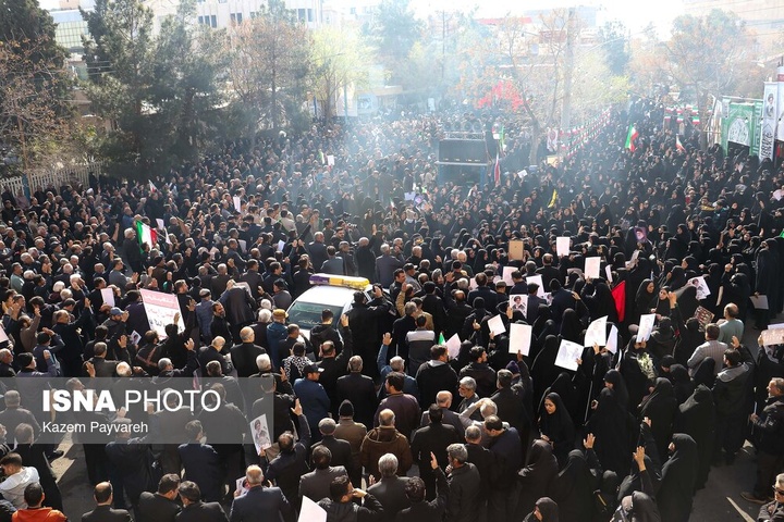 تشییع پیکر ۱۲ شهید تجاوز آمریکایی - صهیونی در کاشان