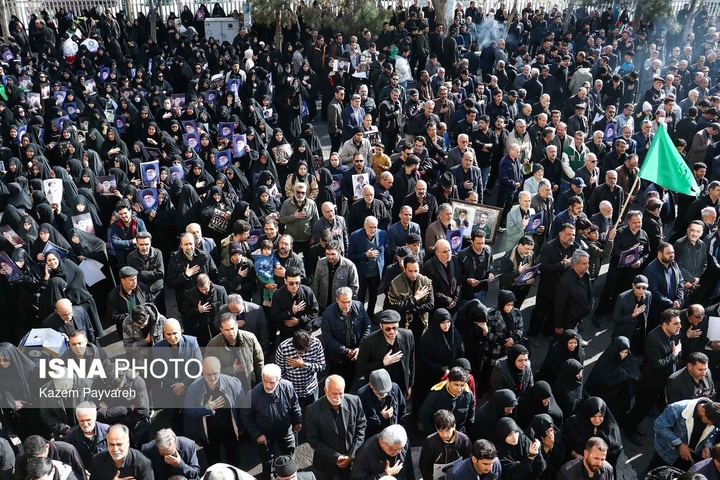 تشییع پیکر ۱۲ شهید تجاوز آمریکایی - صهیونی در کاشان