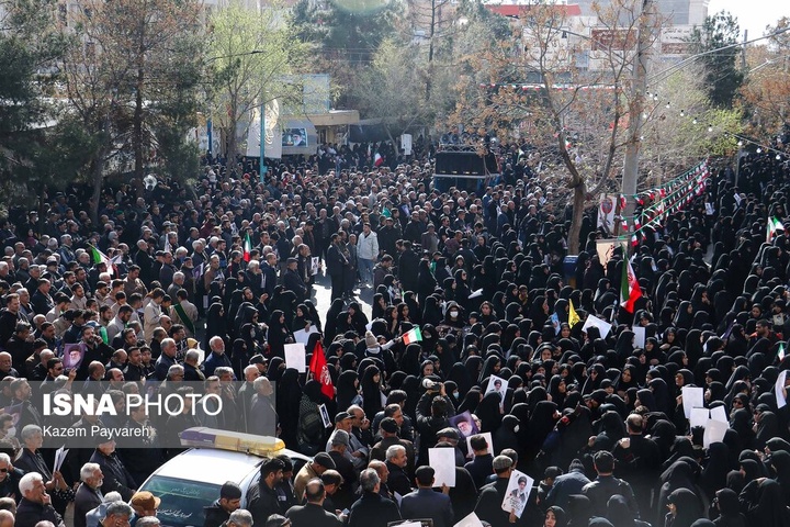 تشییع پیکر ۱۲ شهید تجاوز آمریکایی - صهیونی در کاشان