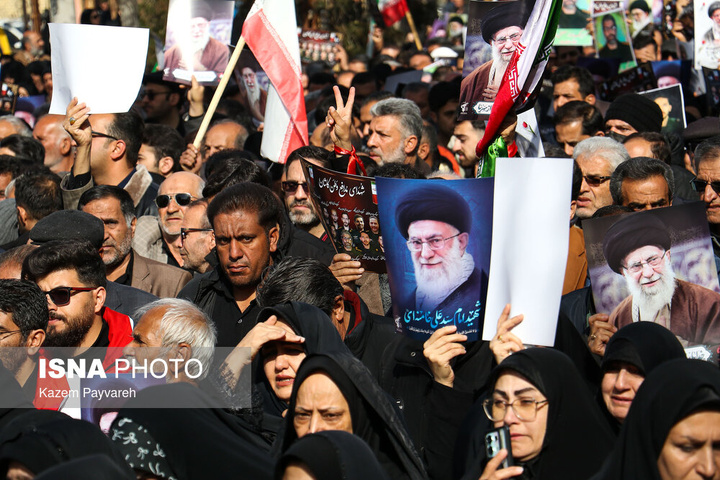 تشییع پیکر ۱۲ شهید تجاوز آمریکایی - صهیونی در کاشان