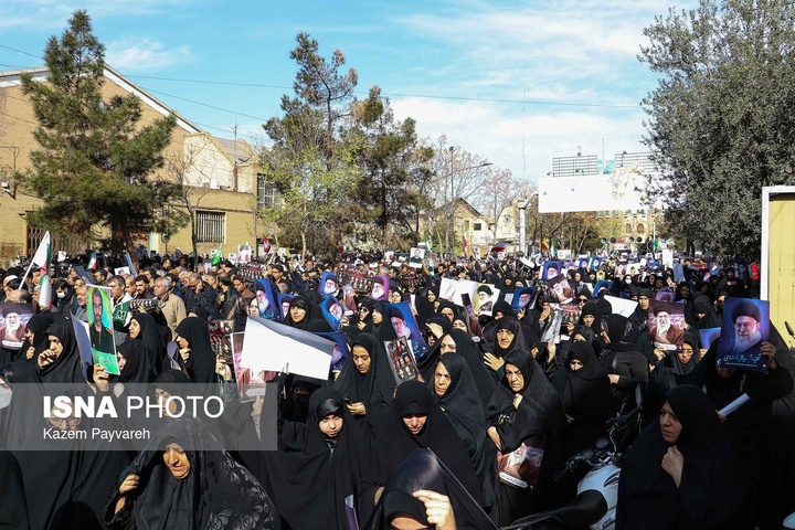 تشییع پیکر ۱۲ شهید تجاوز آمریکایی - صهیونی در کاشان