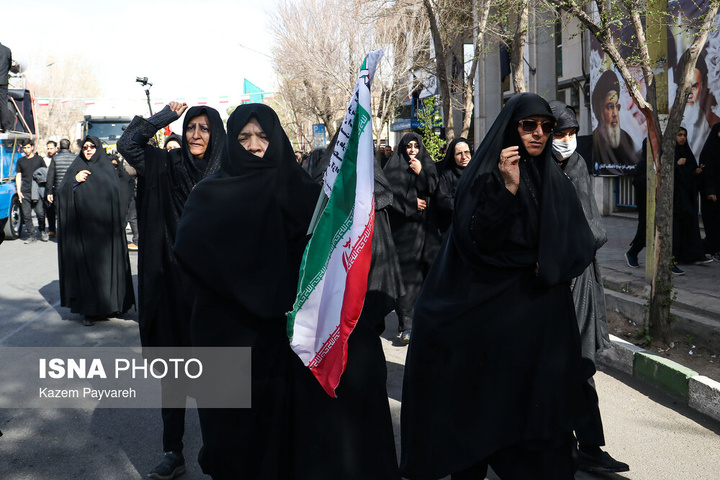 تشییع پیکر ۱۲ شهید تجاوز آمریکایی - صهیونی در کاشان