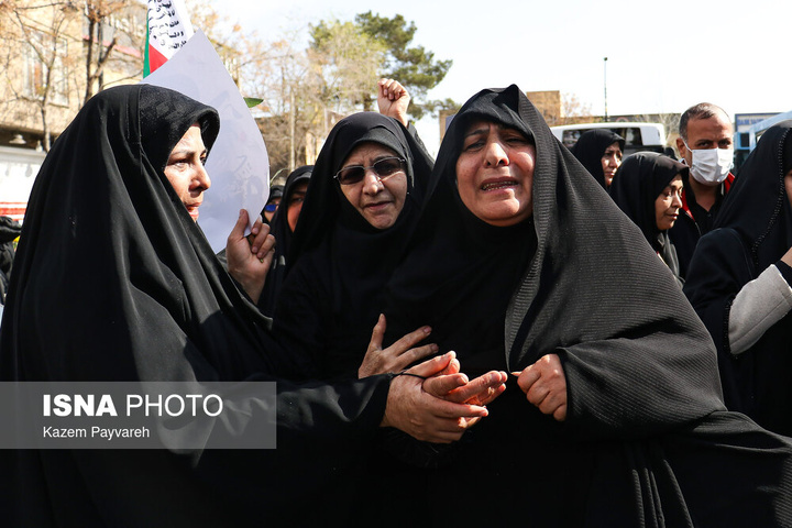 تشییع پیکر ۱۲ شهید تجاوز آمریکایی - صهیونی در کاشان