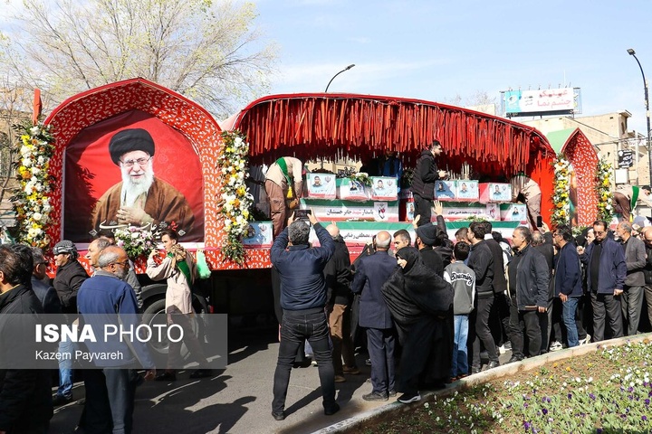 تشییع پیکر ۱۲ شهید تجاوز آمریکایی - صهیونی در کاشان