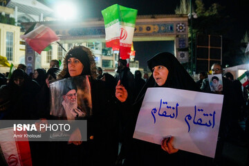 تجمع شبانه مردم در سوگ رهبر شهید - تهران