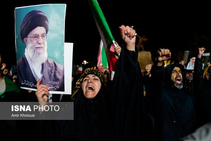 تجمع شبانه مردم در سوگ رهبر شهید - تهران