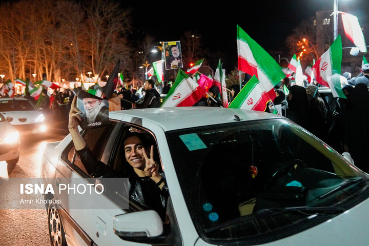 تجمع شبانه مردم در سوگ رهبر شهید - تهران