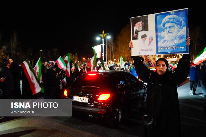 تجمع شبانه مردم در سوگ رهبر شهید - تهران