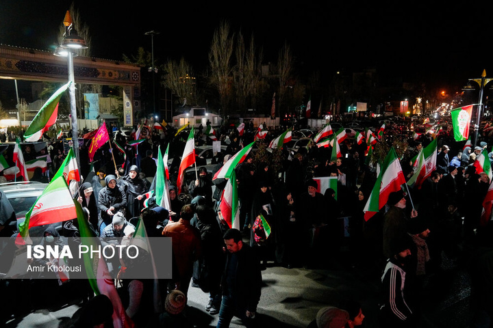 تجمع شبانه مردم در سوگ رهبر شهید - تهران