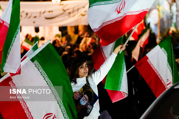 تجمع شبانه مردم در سوگ رهبر شهید - تهران