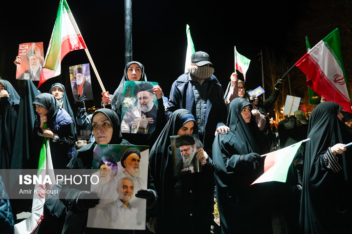 تجمع شبانه مردم در سوگ رهبر شهید - تهران