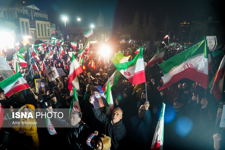 تجمع شبانه مردم در سوگ رهبر شهید - تهران