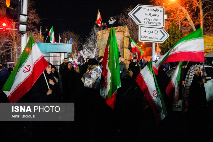 تجمع شبانه مردم در سوگ رهبر شهید - تهران