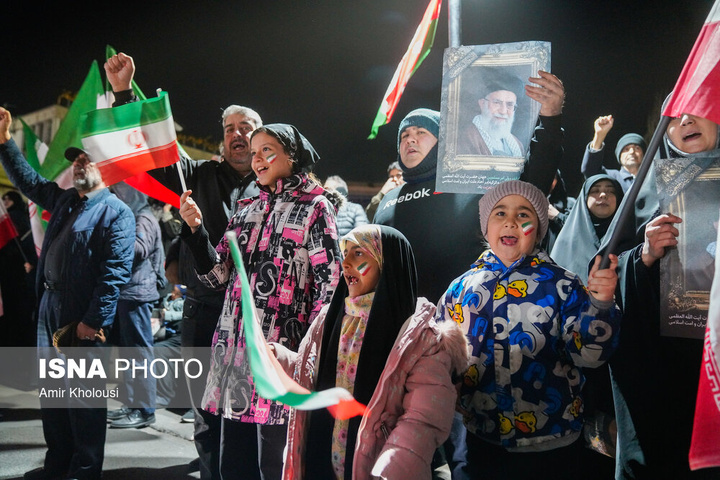 تجمع شبانه مردم در سوگ رهبر شهید - تهران