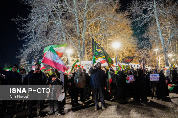 تجمع شبانه مردم در سوگ رهبر شهید - تهران