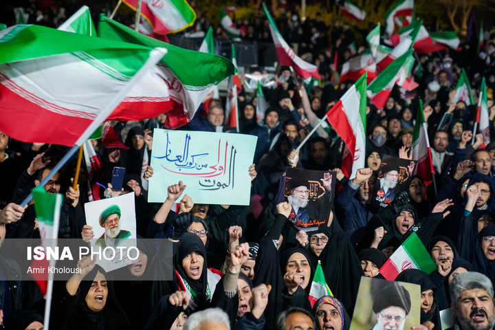 تجمع شبانه مردم در سوگ رهبر شهید - تهران