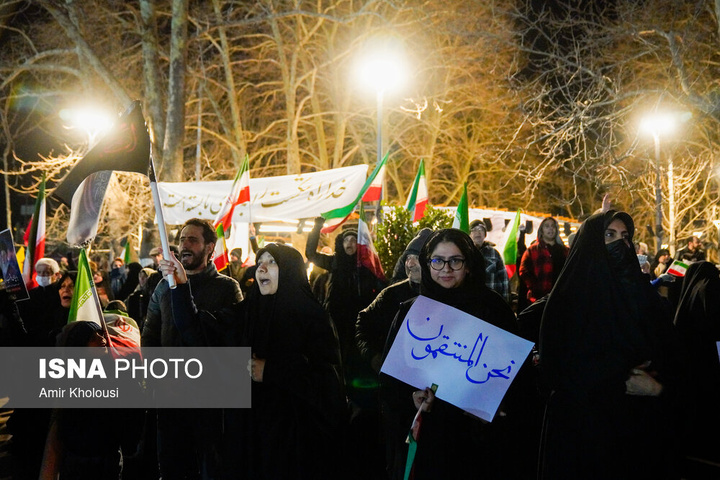 تجمع شبانه مردم در سوگ رهبر شهید - تهران