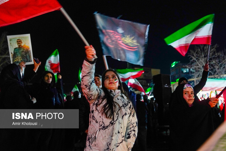تجمع شبانه مردم در سوگ رهبر شهید - تهران