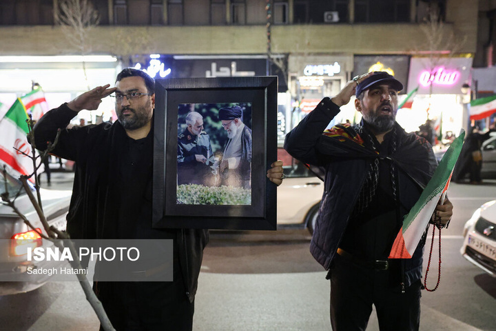 تجمع شبانه مردم در سوگ رهبر شهید - مشهد