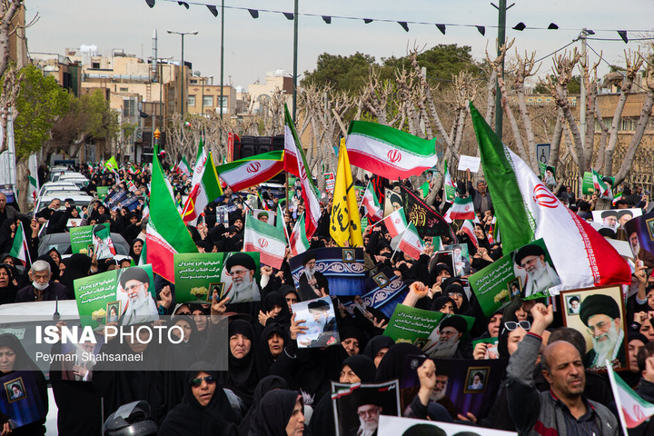 راهپیمایی مردم اصفهان در انزجار از جنایات آمریکا و رژیم صهیونیستی
