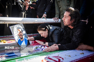 تشییع پیکر مطهر ۱۰ شهید افتدار ایران اسلامی در اصفهان