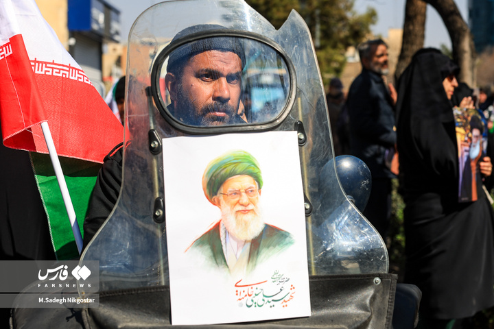 حضور انبوه جمعیت روزه‌دار تهران در مصلای امام خمینی (ره)