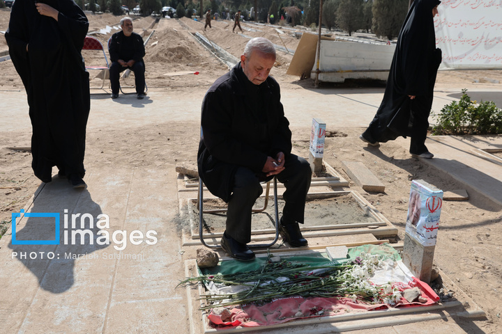 تدفین پیکر شهدای حملات آمریکا و رژیم صهیونیستی در بهشت زهرا (س)