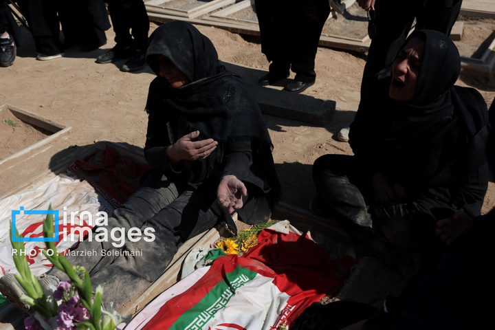 تدفین پیکر شهدای حملات آمریکا و رژیم صهیونیستی در بهشت زهرا (س)