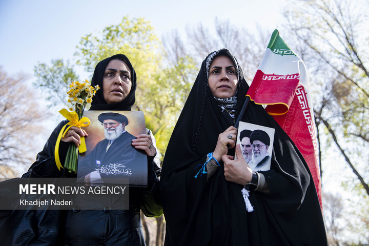 تشییع پیکر مطهر ۱۰ شهید افتدار ایران اسلامی در اصفهان