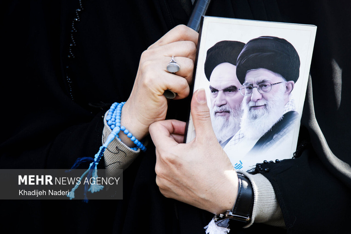 تشییع پیکر مطهر ۱۰ شهید افتدار ایران اسلامی در اصفهان