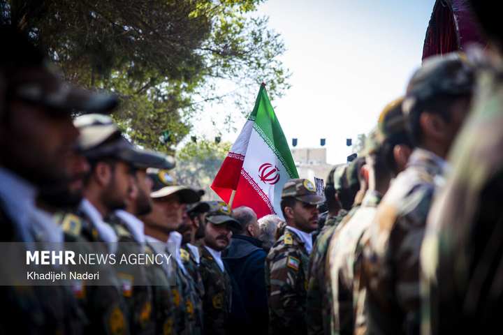 تشییع پیکر مطهر ۱۰ شهید افتدار ایران اسلامی در اصفهان