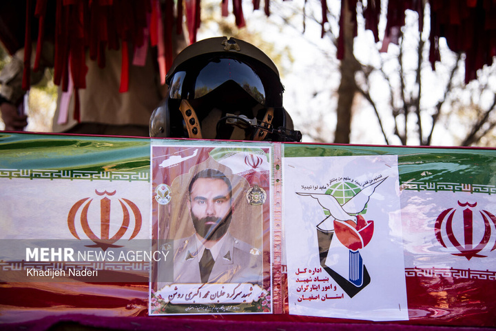 تشییع پیکر مطهر ۱۰ شهید افتدار ایران اسلامی در اصفهان