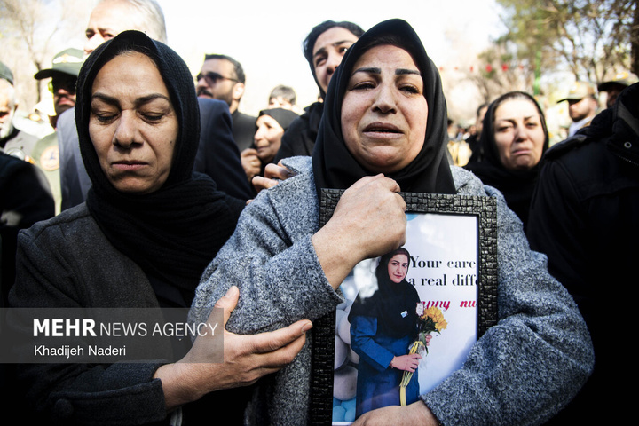 تشییع پیکر مطهر ۱۰ شهید افتدار ایران اسلامی در اصفهان