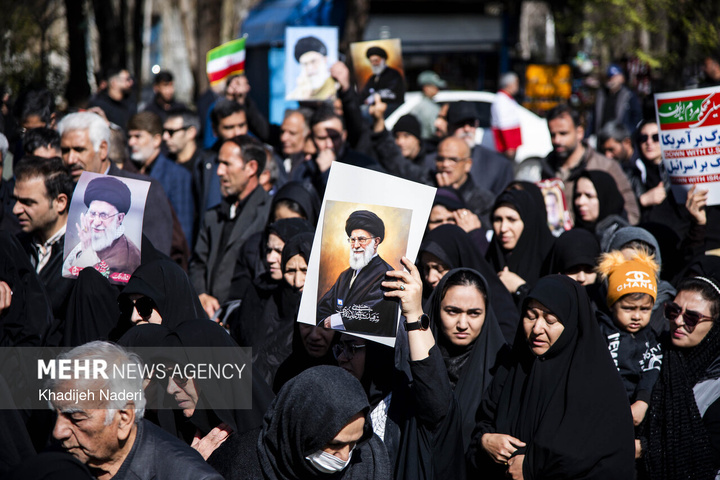 تشییع پیکر مطهر ۱۰ شهید افتدار ایران اسلامی در اصفهان