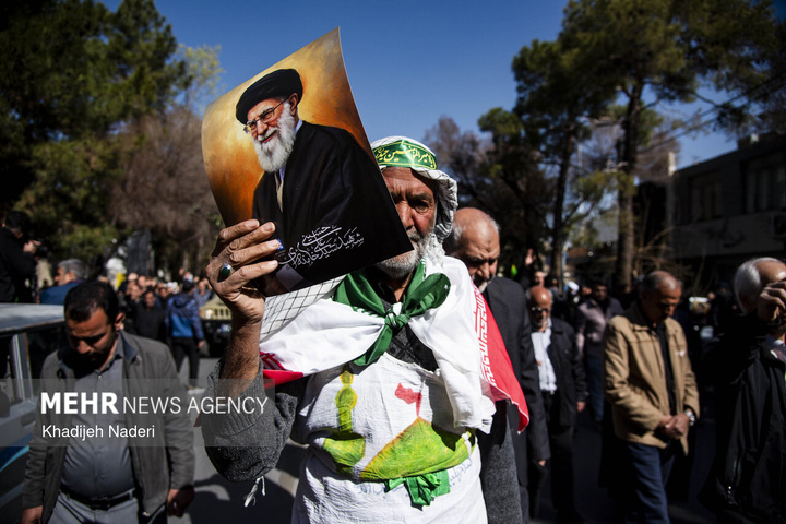 تشییع پیکر مطهر ۱۰ شهید افتدار ایران اسلامی در اصفهان