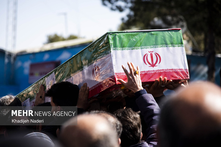 تشییع پیکر مطهر ۱۰ شهید افتدار ایران اسلامی در اصفهان