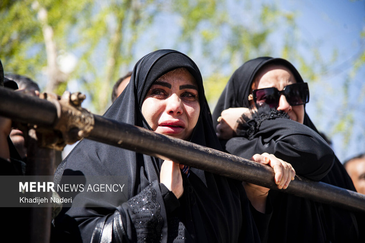 تشییع پیکر مطهر ۱۰ شهید افتدار ایران اسلامی در اصفهان