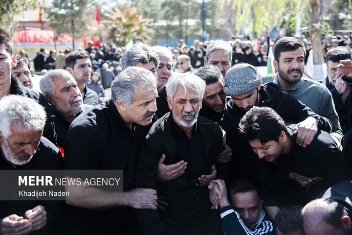 تشییع پیکر مطهر ۱۰ شهید افتدار ایران اسلامی در اصفهان