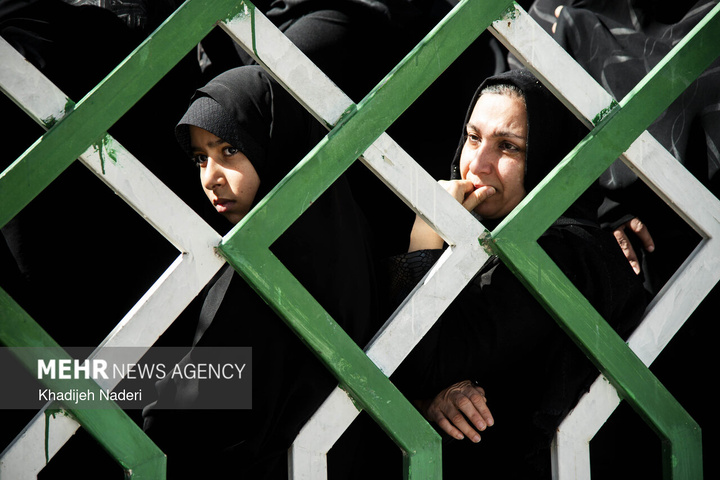 تشییع پیکر مطهر ۱۰ شهید افتدار ایران اسلامی در اصفهان