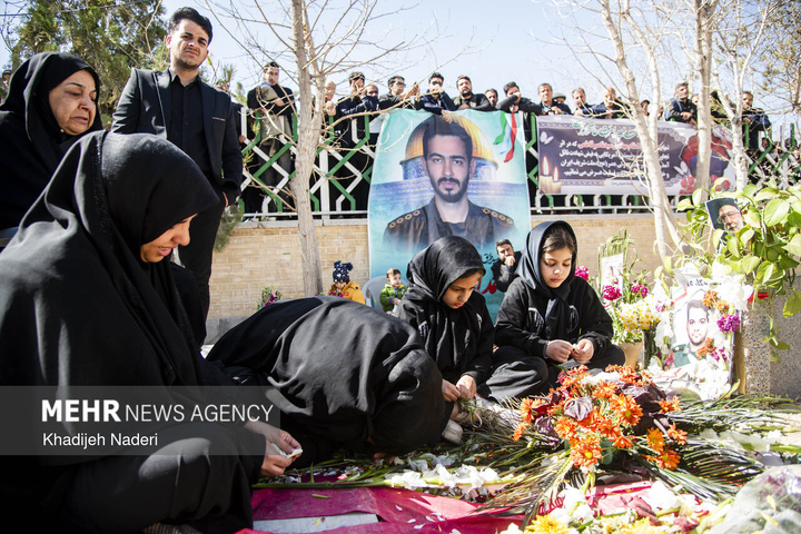 تشییع پیکر مطهر ۱۰ شهید افتدار ایران اسلامی در اصفهان