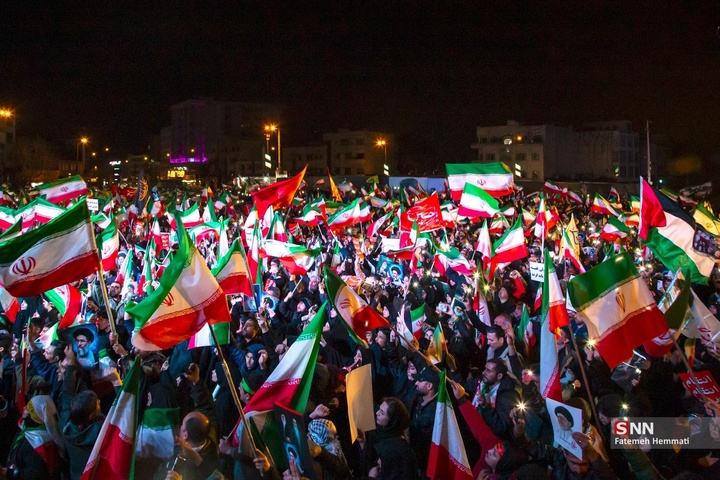 هفتمین شب اجتماع مردم تهران در سوگ رهبر شهید انقلاب