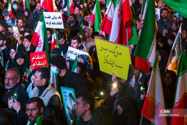 هفتمین شب اجتماع مردم تهران در سوگ رهبر شهید انقلاب