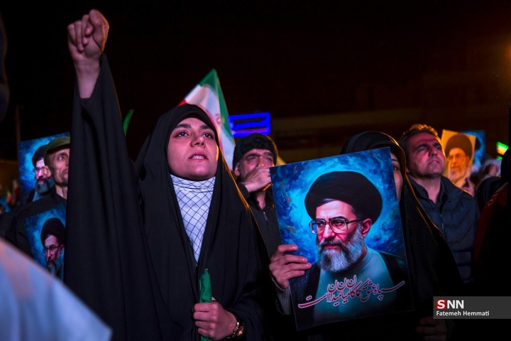 هفتمین شب اجتماع مردم تهران در سوگ رهبر شهید انقلاب