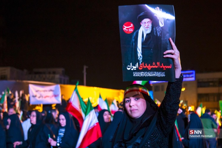 هفتمین شب اجتماع مردم تهران در سوگ رهبر شهید انقلاب