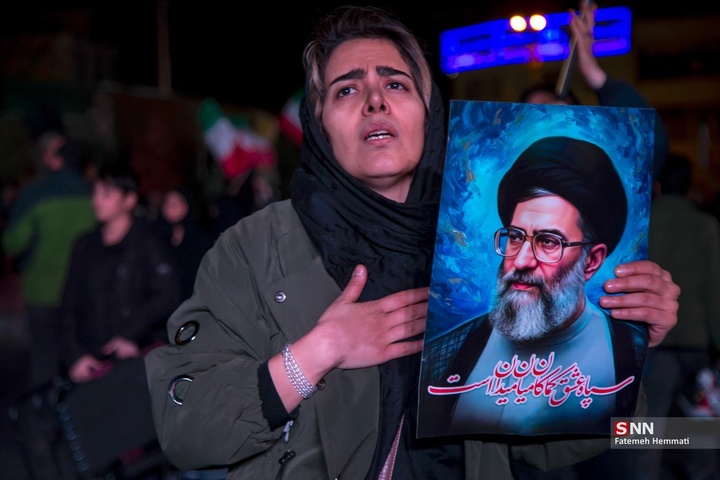 هفتمین شب اجتماع مردم تهران در سوگ رهبر شهید انقلاب