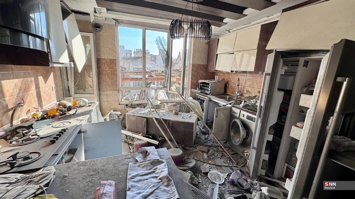 تلاش نیروهای امدادی بعد از حملات آمریکایی - صهیونیستی به مناطق مسکونی