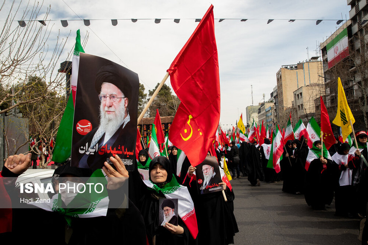 تجمع جمعی از بانوان تهرانی در اعلام انزجار از جنایات آمریکا و رژیم صهیونیستی