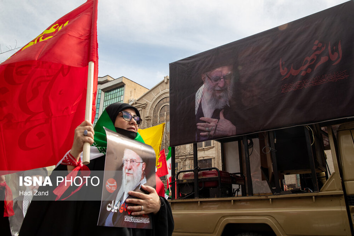 تجمع جمعی از بانوان تهرانی در اعلام انزجار از جنایات آمریکا و رژیم صهیونیستی