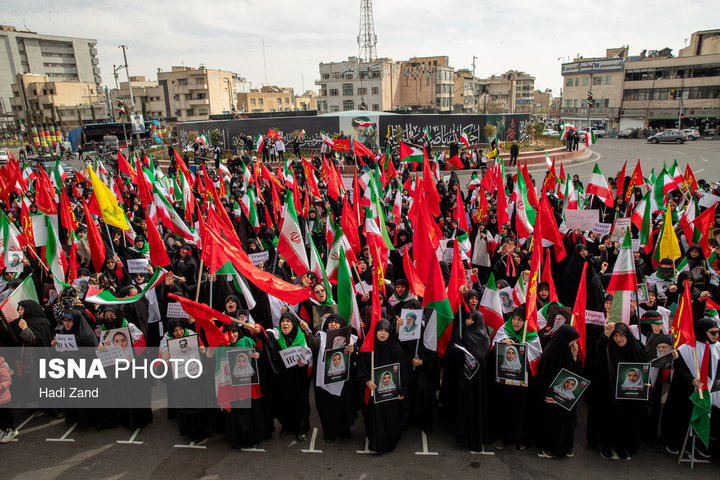 تجمع جمعی از بانوان تهرانی در اعلام انزجار از جنایات آمریکا و رژیم صهیونیستی